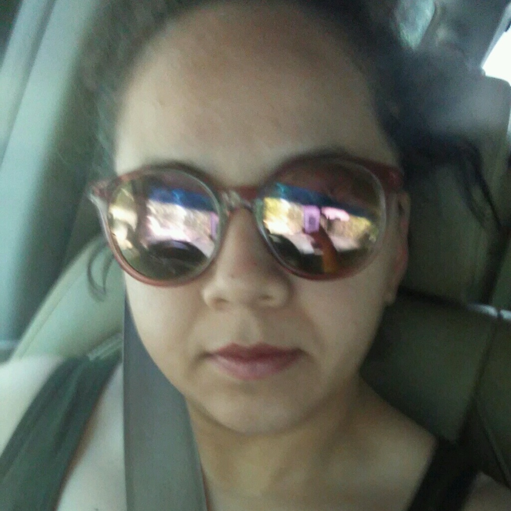 Meet your Posher, Adriana